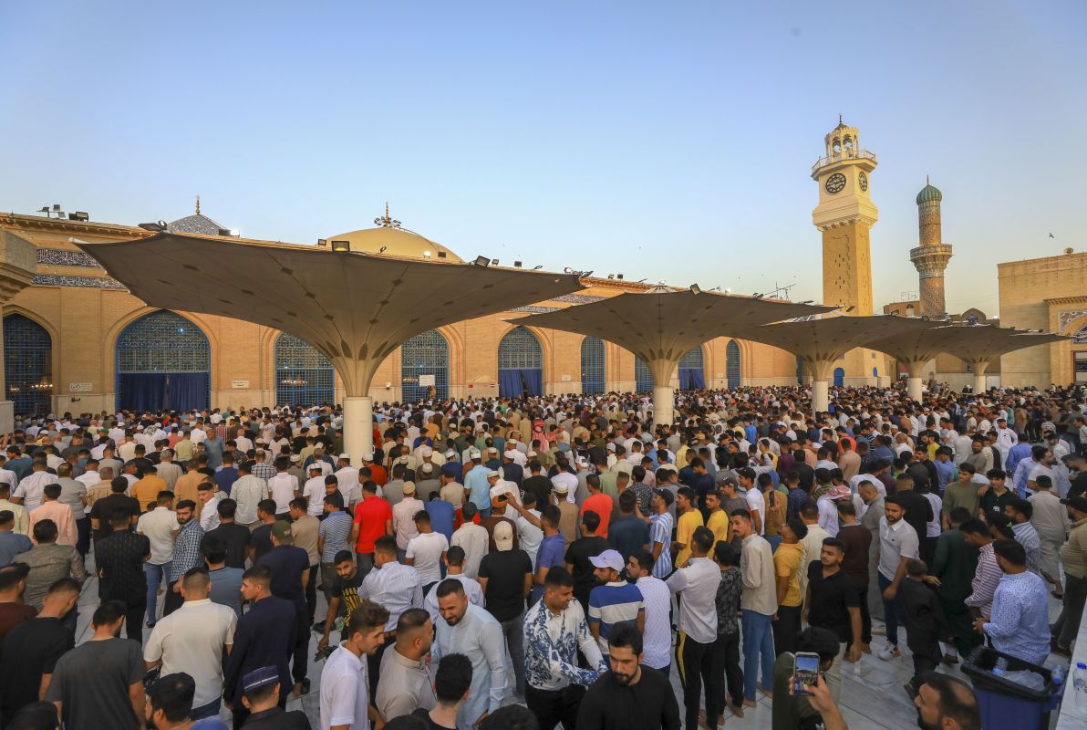 فرح وتبادل للتهنئة.. أجواء عيد الأضحى في عدد من الدول