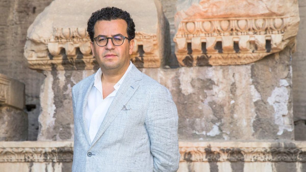 من هو المؤلف العربي الذي طُرح اسمه في قائمة "أفضل كتب القرن"؟