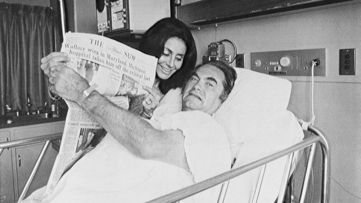 بعد حادثة ترامب.. كيف تؤثر محاولات اغتيال الزعماء على معدلات التأييد تاريخيا؟ 9 بعد حادثة ترامب.. كيف تؤثر محاولات اغتيال الزعماء على معدلات التأييد تاريخيا؟