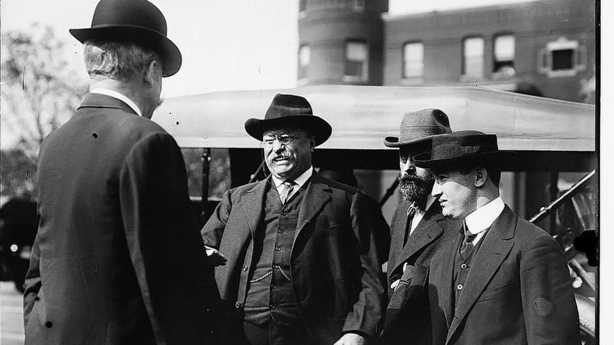 بعد حادثة ترامب.. كيف تؤثر محاولات اغتيال الزعماء على معدلات التأييد تاريخيا؟ 11 بعد حادثة ترامب.. كيف تؤثر محاولات اغتيال الزعماء على معدلات التأييد تاريخيا؟