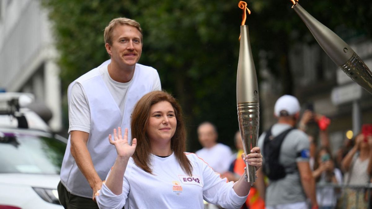 "أصيبت في جنوب لبنان".. ما هي قصة الصحافية كريستينا عاصي التي حملت شعلة الأولمبياد؟