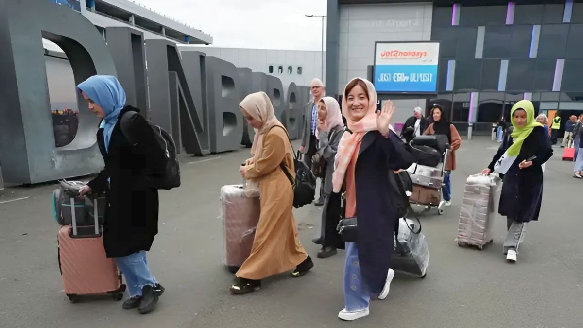 هربا من جحيم طالبان.. فتيات أفغانيات في بريطانيا لاستكمال دراسة الطب 3 هربا من جحيم طالبان.. فتيات أفغانيات في بريطانيا لاستكمال دراسة الطب