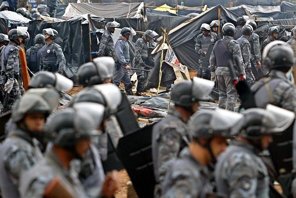 ما علاقة توجه فولكسفاغن لغلق مصانع ألمانيا باستغلال عمالة وثروات دول أخرى؟ 3 ما علاقة توجه فولكسفاغن لغلق مصانع ألمانيا باستغلال عمالة وثروات دول أخرى؟