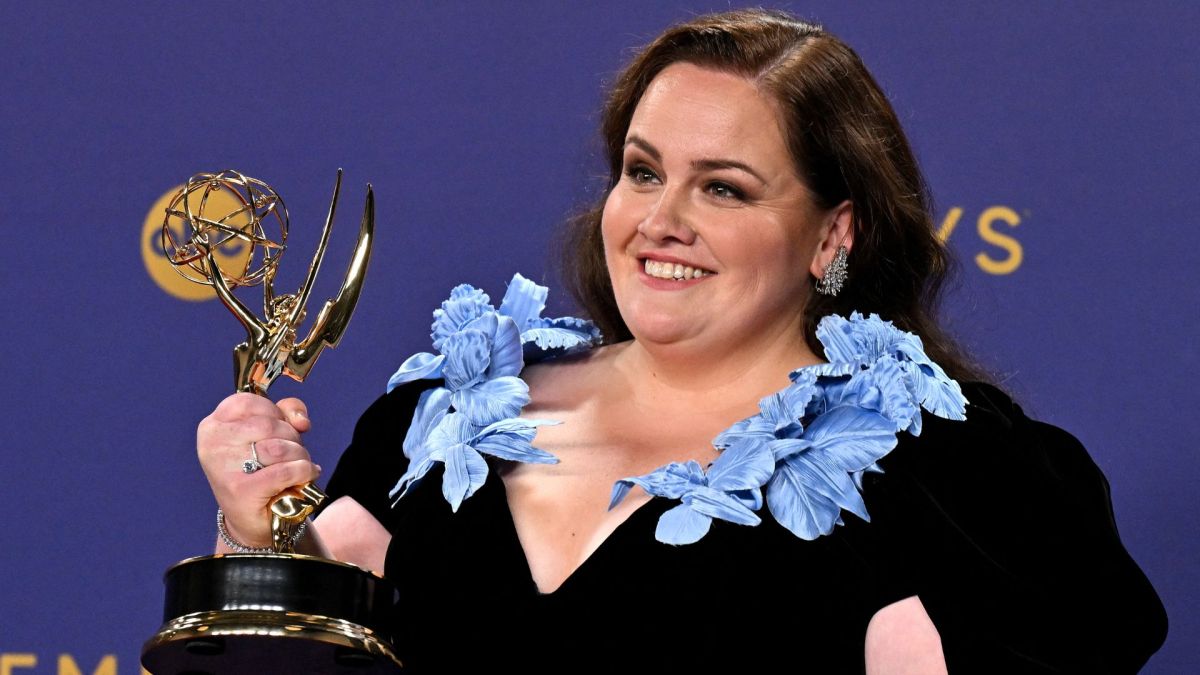 "شوغن" يدخل تاريخ جوائز "إيمي"و"هاكس" مفاجأة الحفلة 4 "شوغن" يدخل تاريخ جوائز "إيمي"و"هاكس" مفاجأة الحفلة