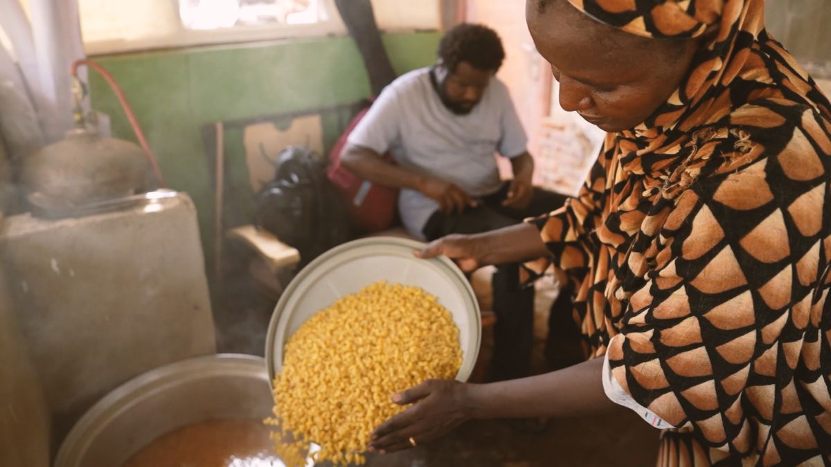 معزوفة الحياة: من أوتار النزوح إلى أطباق الأمل في بورتسودان 2 معزوفة الحياة: من أوتار النزوح إلى أطباق الأمل في بورتسودان