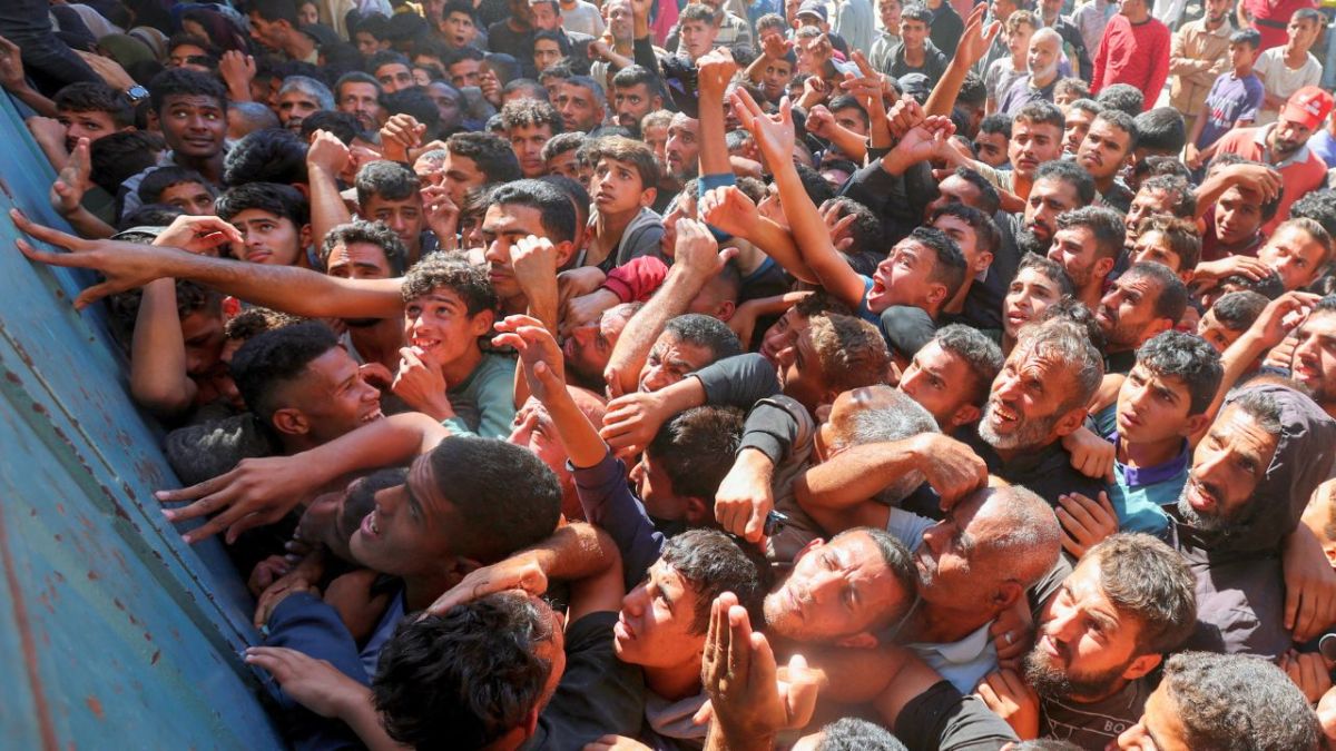 "تحاول محو وجودنا".. فلسطينيون يتحدثون عن خطة الجنرالات لتهجير سكان شمال غزة 4 "تحاول محو وجودنا".. فلسطينيون يتحدثون عن خطة الجنرالات لتهجير سكان شمال غزة