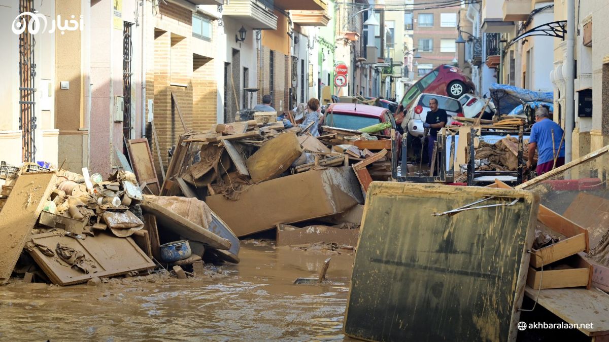 حديقة أوروبا بلا مياه وكهرباء.. فيضان القرن يحول الشوارع إلى "مصائد موت" في إسبانيا