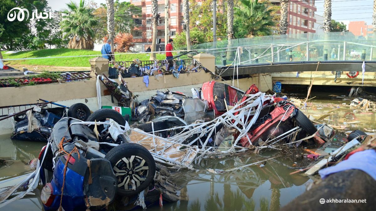 حديقة أوروبا بلا مياه وكهرباء.. فيضان القرن يحول الشوارع إلى "مصائد موت" في إسبانيا