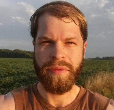 من هو القس الأمريكي الذي تدعي روسيا تجسسه لصالحها من على خطوط المواجهة الأوكرانية؟