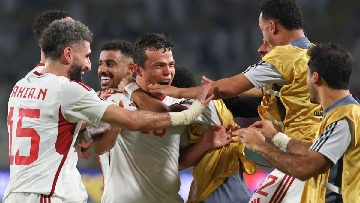 تصفيات كأس العالم.. الإمارات تكتسح قطر بخماسية تاريخية 1 تصفيات كأس العالم.. الإمارات تكتسح قطر بخماسية تاريخية
