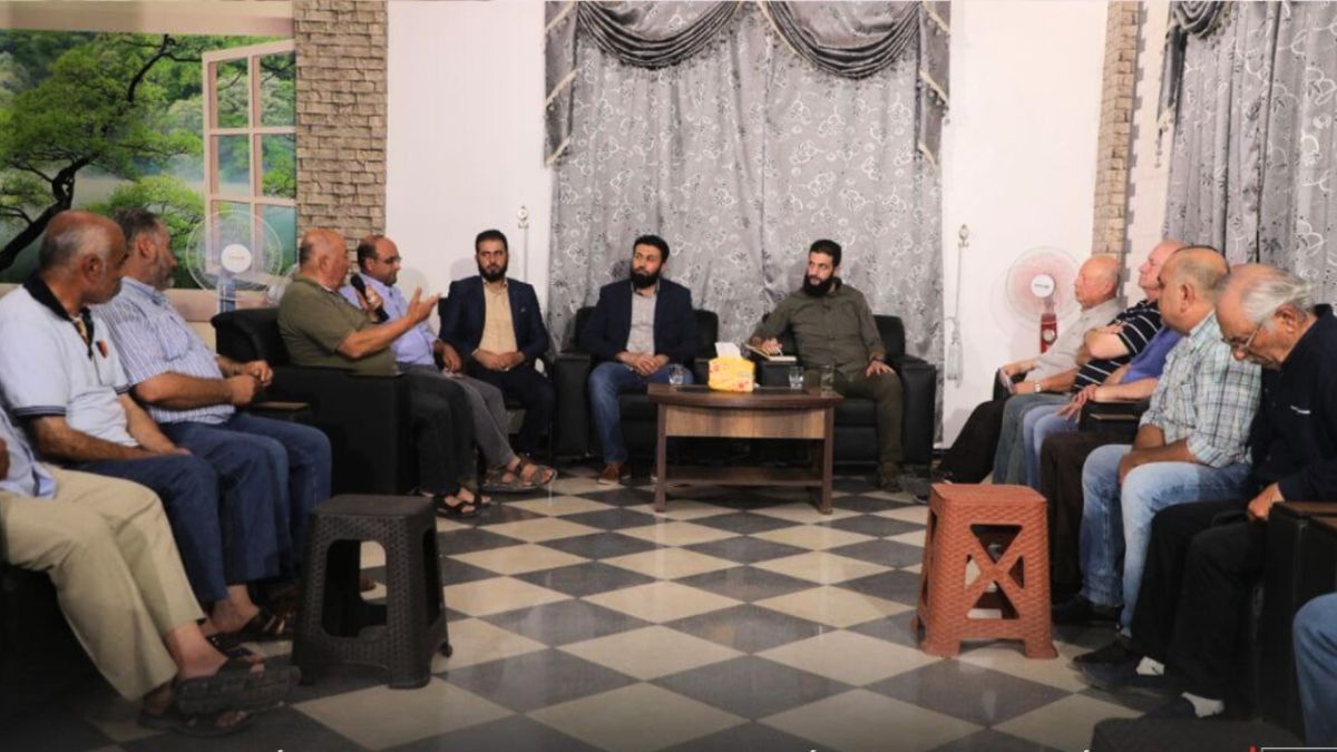 بعد سنوات من محاولات غسل السمعة.. هل يصدق الجولاني بحل هيئة تحرير الشام؟ 2 بعد سنوات من محاولات غسل السمعة.. هل يصدق الجولاني بحل هيئة تحرير الشام؟