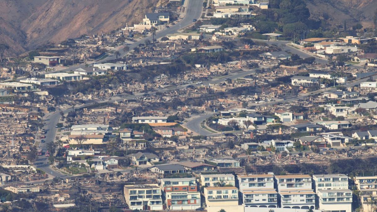 ما الذي أشعل حرائق كاليفورنيا المميتة: الطبيعة أم البشر؟