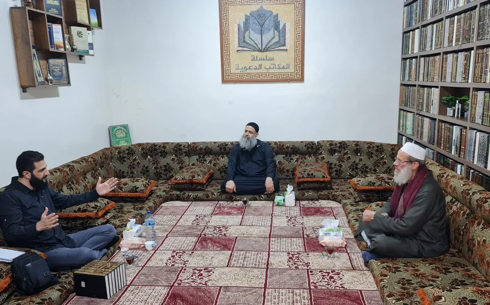 لقاءاته مع الجولاني ورأيه في القاعدة وطوفان الأقصى.. شرعي تحرير الشام السابق في لقاء خاص