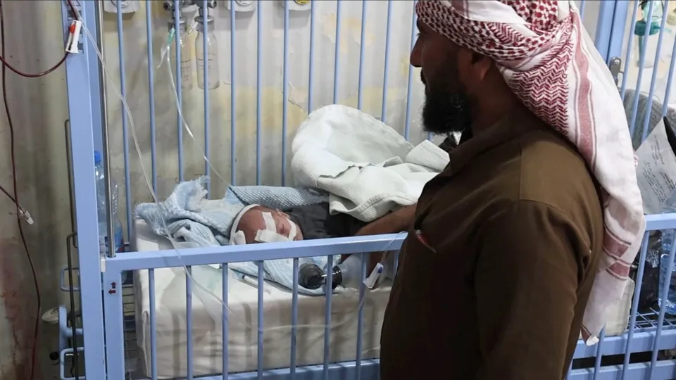 قصص مأساوية بين جدران مستشفى الأطفال في دمشق.. الحياة تفقد هناك
